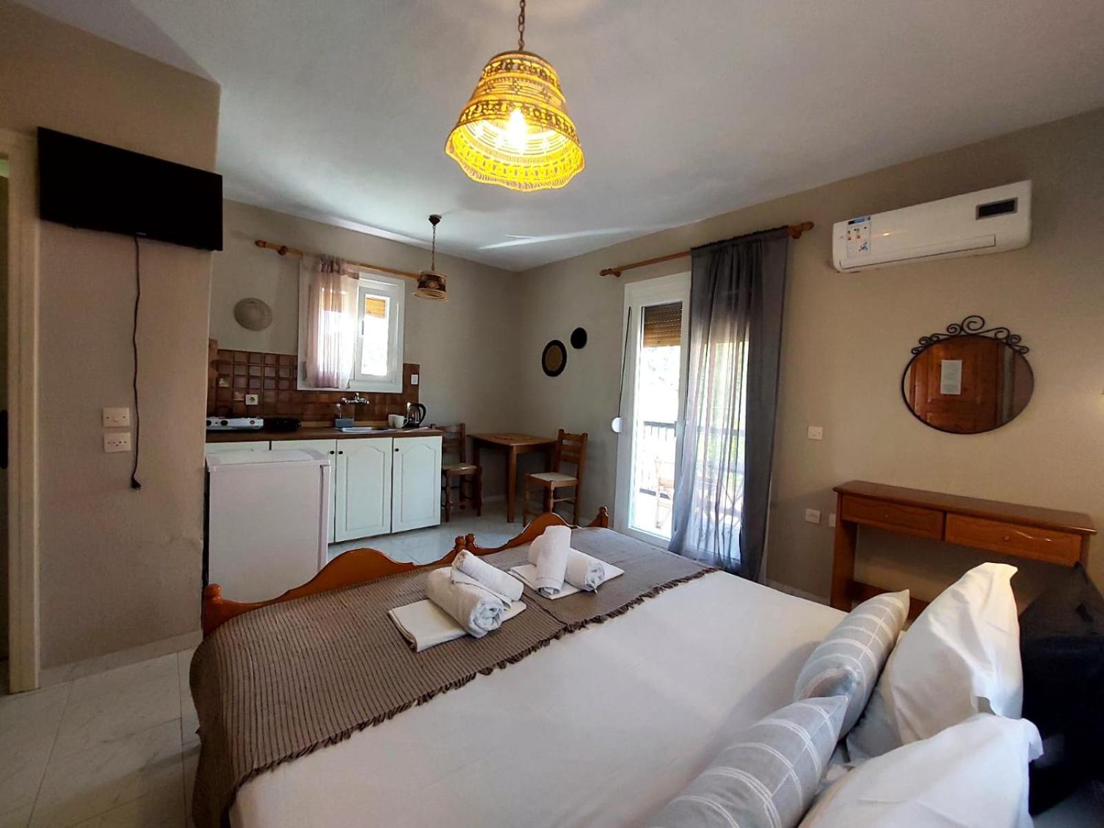 Georgia Apartments Стафилос Стая снимка