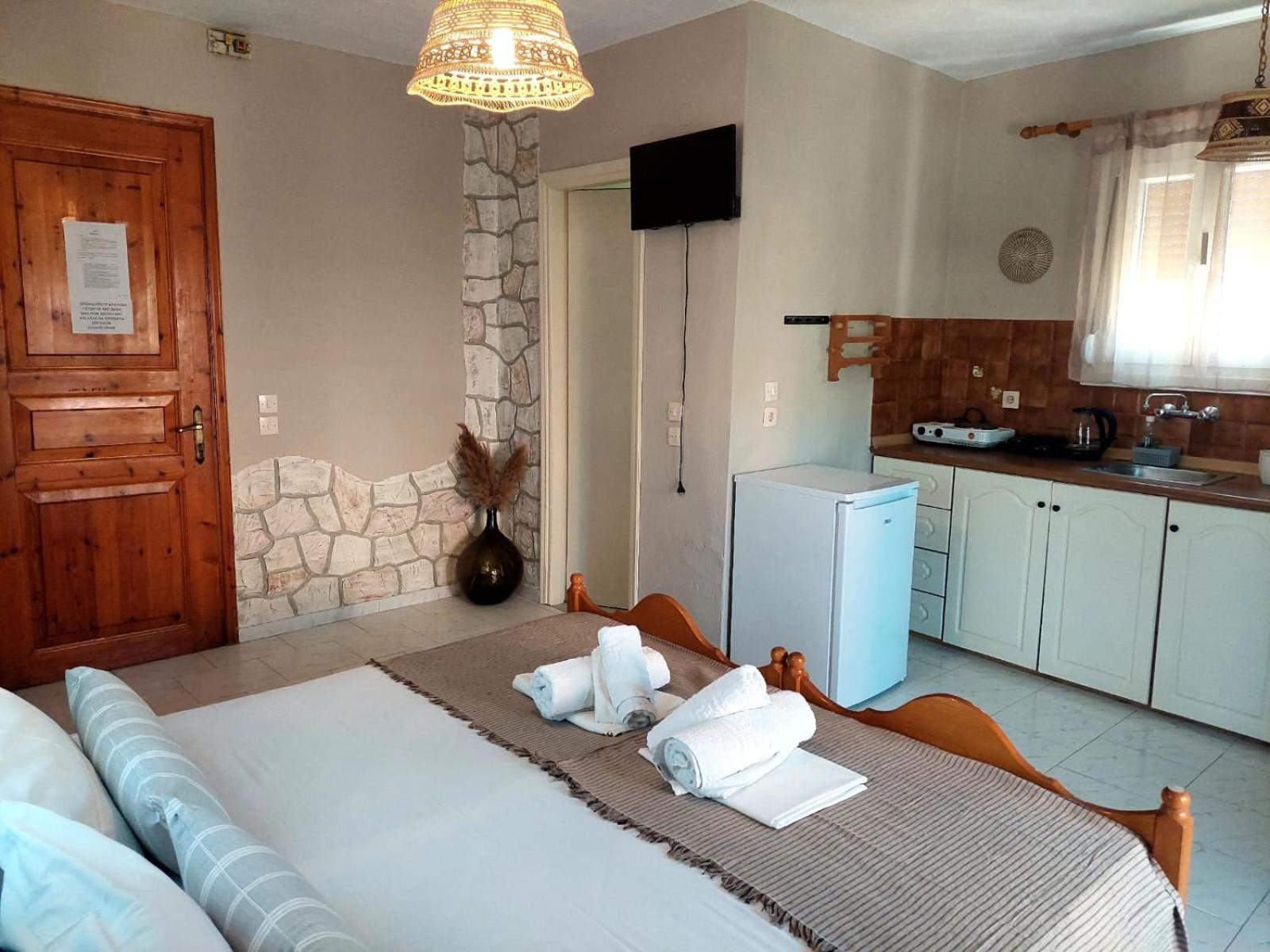Georgia Apartments Стафилос Стая снимка